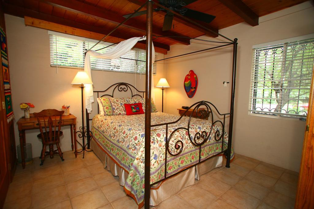 Sam Hughes Inn B&B Tucson Oda fotoğraf